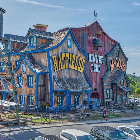 Bear Mountain Hollow-Free Dollywood Ticket- Cozy Cabin With A Hot Tub, Arcade & Deck Close To Town Pigeon Forge Dış mekan fotoğraf