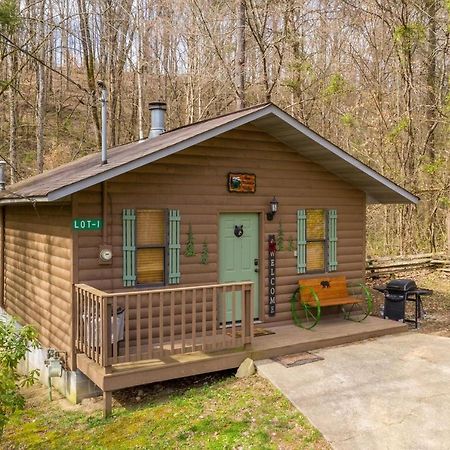 Bear Mountain Hollow-Free Dollywood Ticket- Cozy Cabin With A Hot Tub, Arcade & Deck Close To Town Pigeon Forge Dış mekan fotoğraf