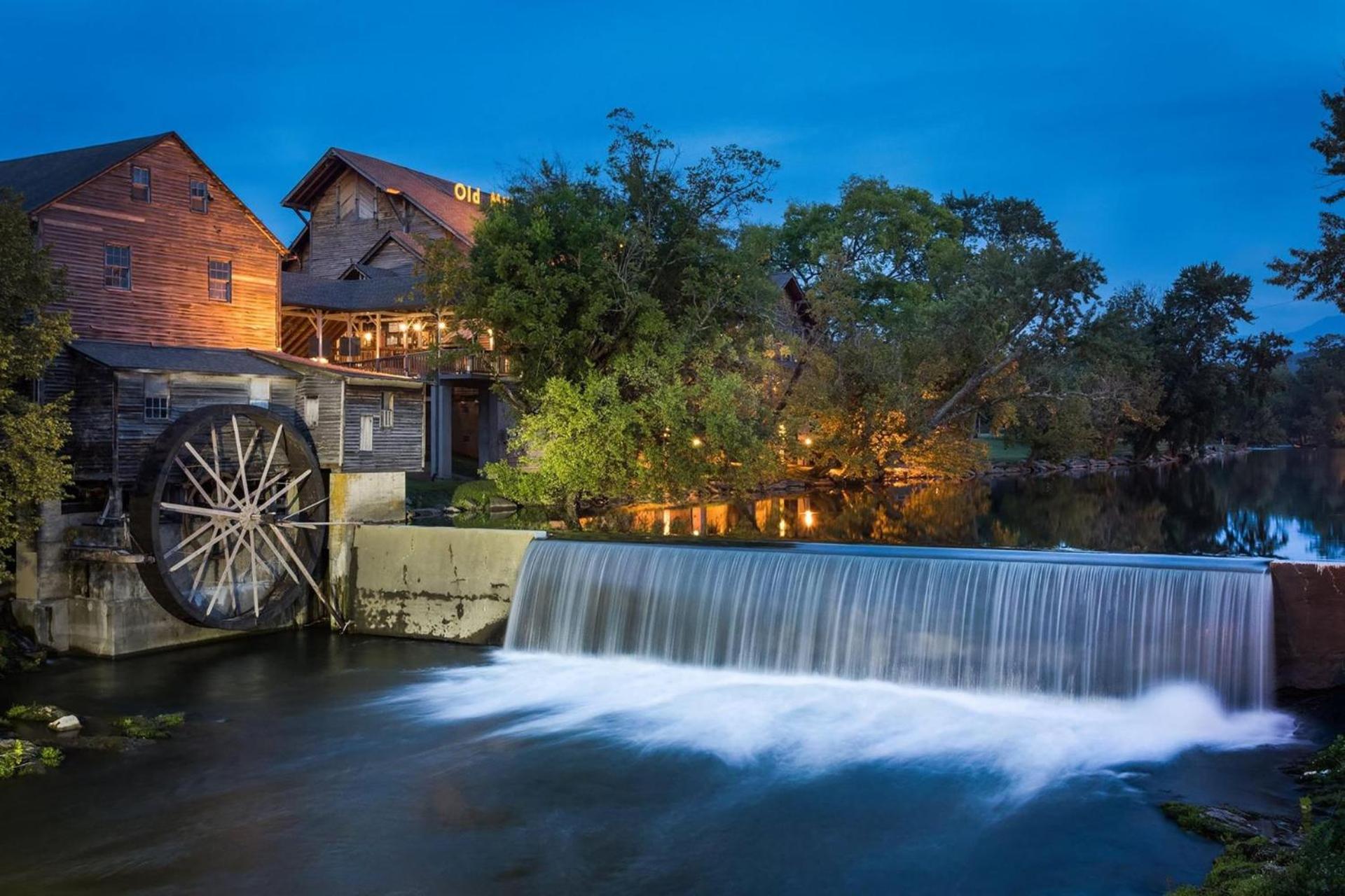 Bear Mountain Hollow-Free Dollywood Ticket- Cozy Cabin With A Hot Tub, Arcade & Deck Close To Town Pigeon Forge Dış mekan fotoğraf