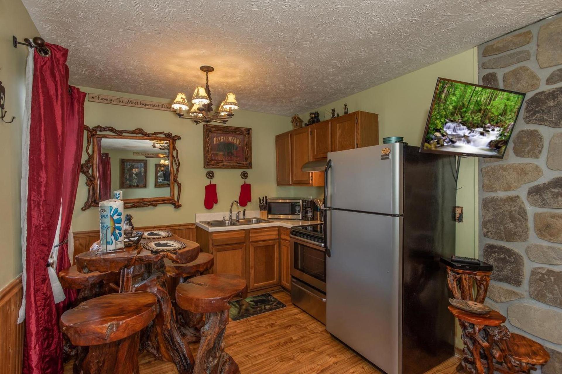 Bear Mountain Hollow-Free Dollywood Ticket- Cozy Cabin With A Hot Tub, Arcade & Deck Close To Town Pigeon Forge Dış mekan fotoğraf