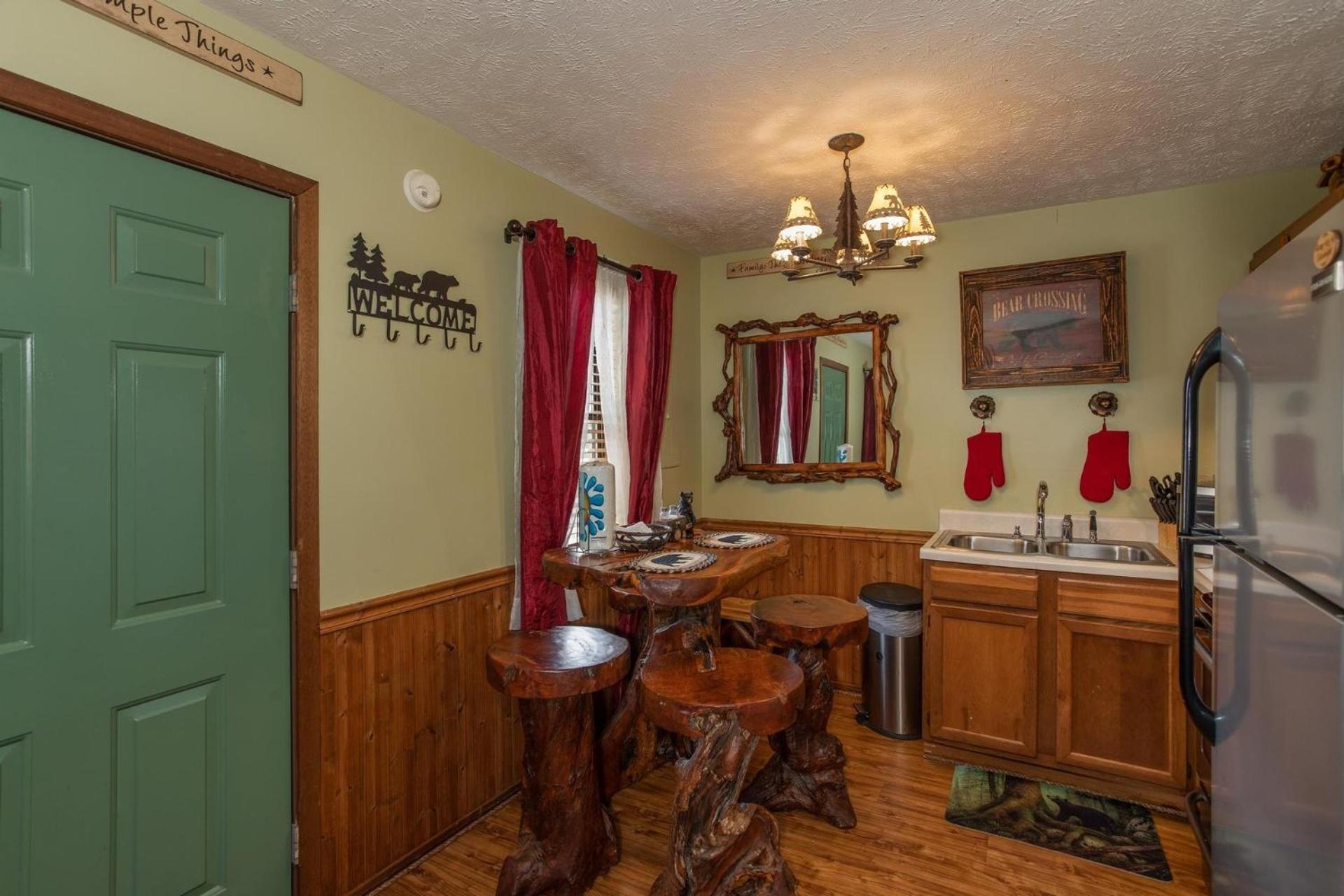 Bear Mountain Hollow-Free Dollywood Ticket- Cozy Cabin With A Hot Tub, Arcade & Deck Close To Town Pigeon Forge Dış mekan fotoğraf