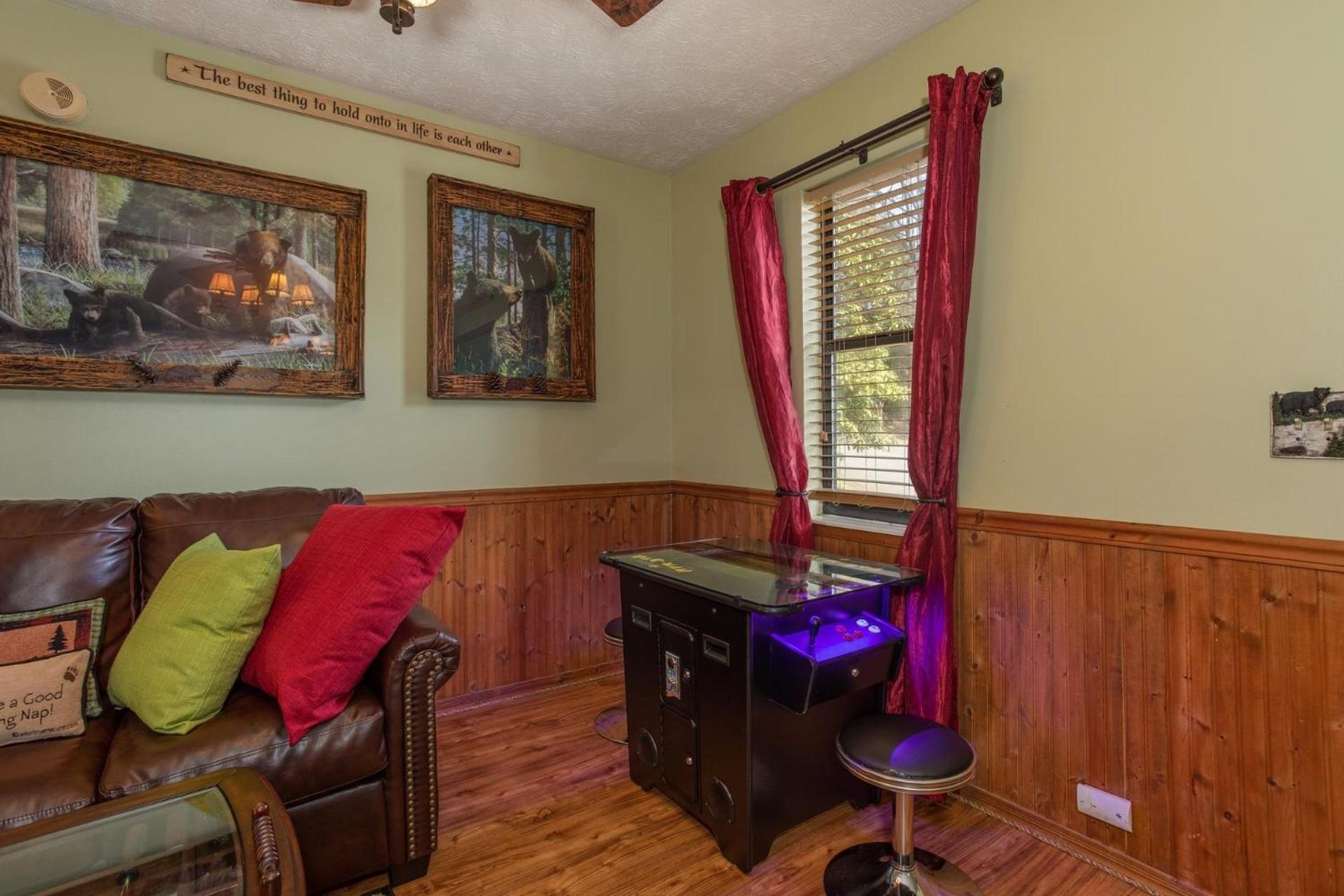 Bear Mountain Hollow-Free Dollywood Ticket- Cozy Cabin With A Hot Tub, Arcade & Deck Close To Town Pigeon Forge Dış mekan fotoğraf