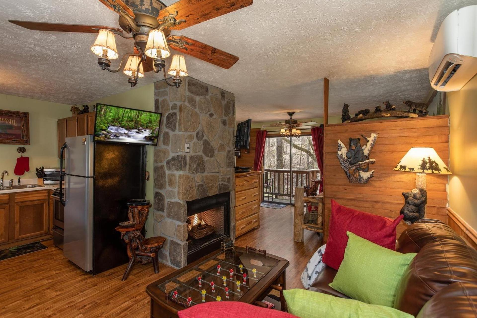 Bear Mountain Hollow-Free Dollywood Ticket- Cozy Cabin With A Hot Tub, Arcade & Deck Close To Town Pigeon Forge Dış mekan fotoğraf